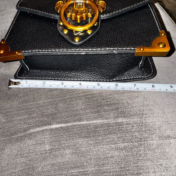 Black and Gold Lion Head Women Bag - Picture 3 of 7